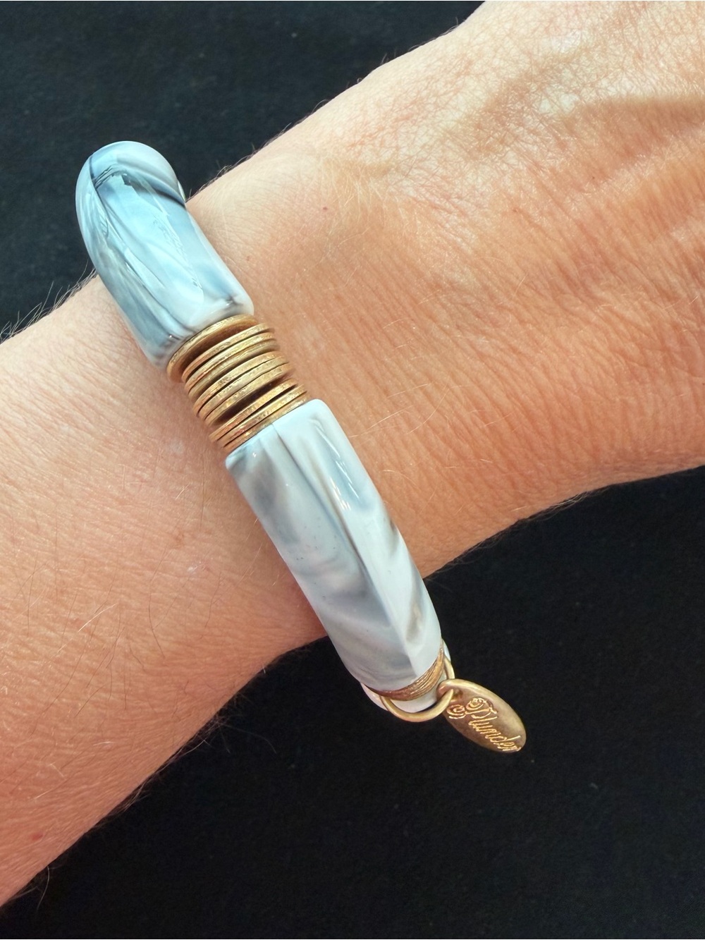 NWOT. Plunder Marbled Light Gray Resin Bangle with Gold Rings